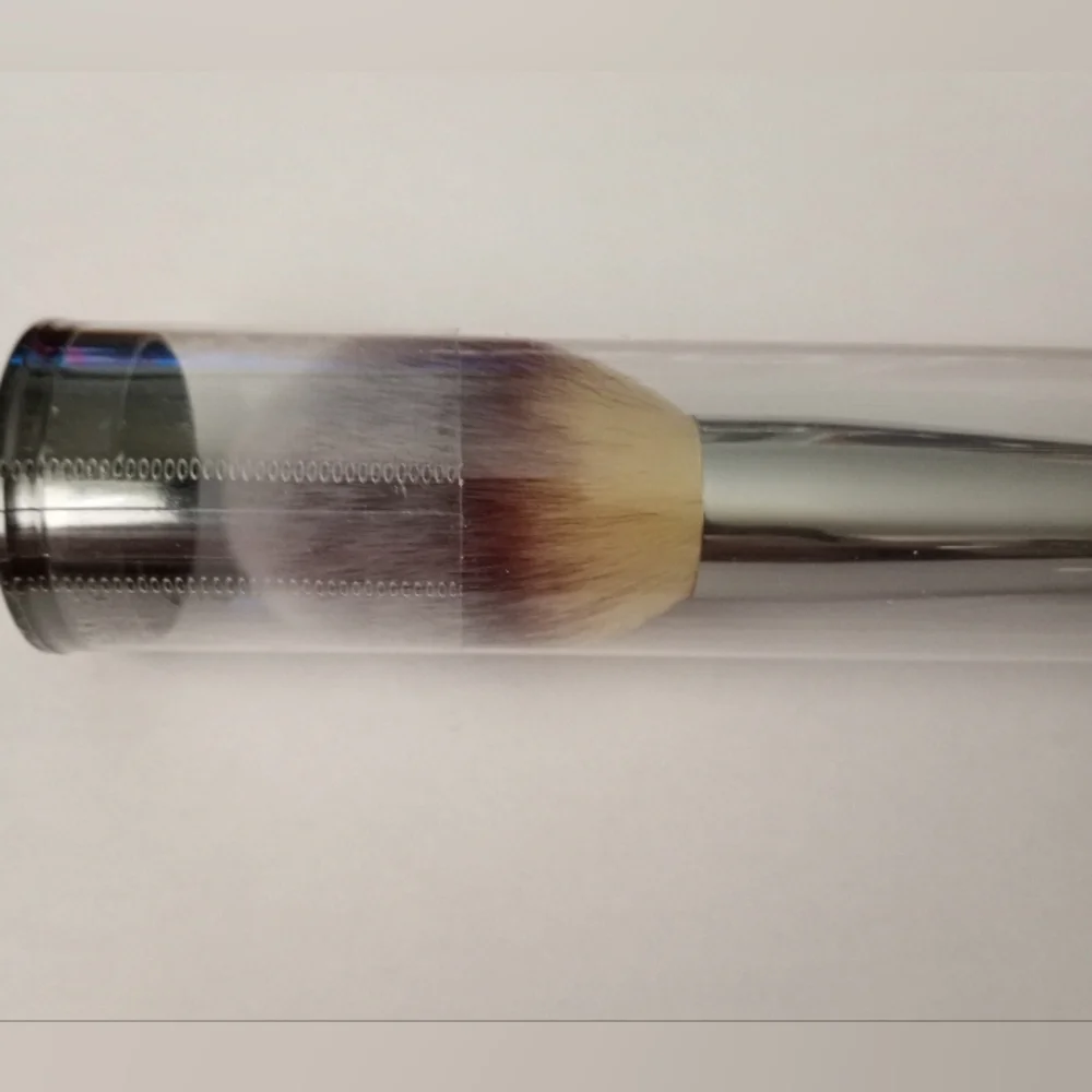 it cosmetics Heavenly Luxe Wand Ball Powder Brush No.8  $48 MSRP New
